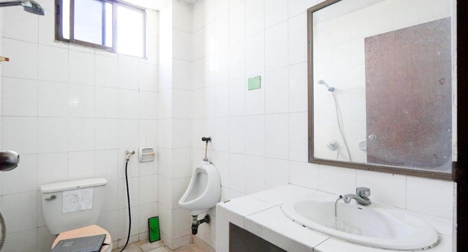 Local comercial en venta de 8 habitaciones en Bang Lamung, Chonburi