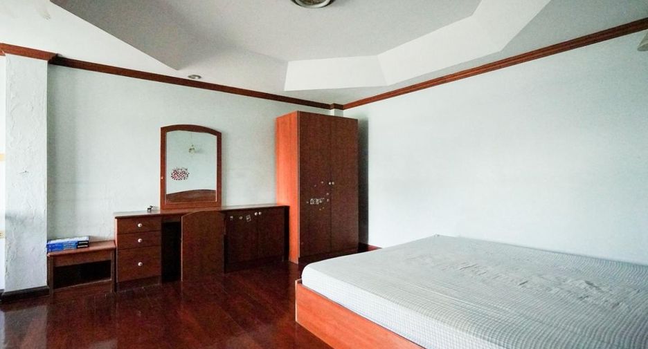 Local comercial en venta de 8 habitaciones en Bang Lamung, Chonburi