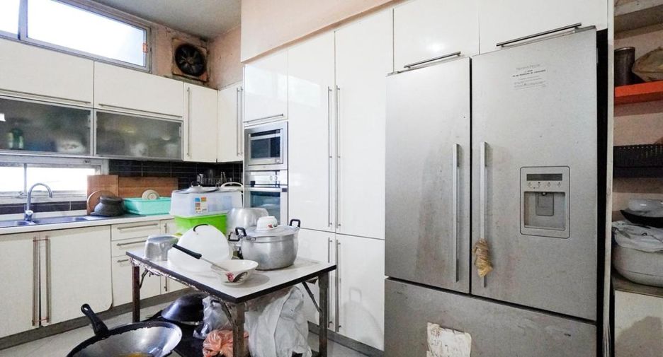Local comercial en venta de 8 habitaciones en Bang Lamung, Chonburi