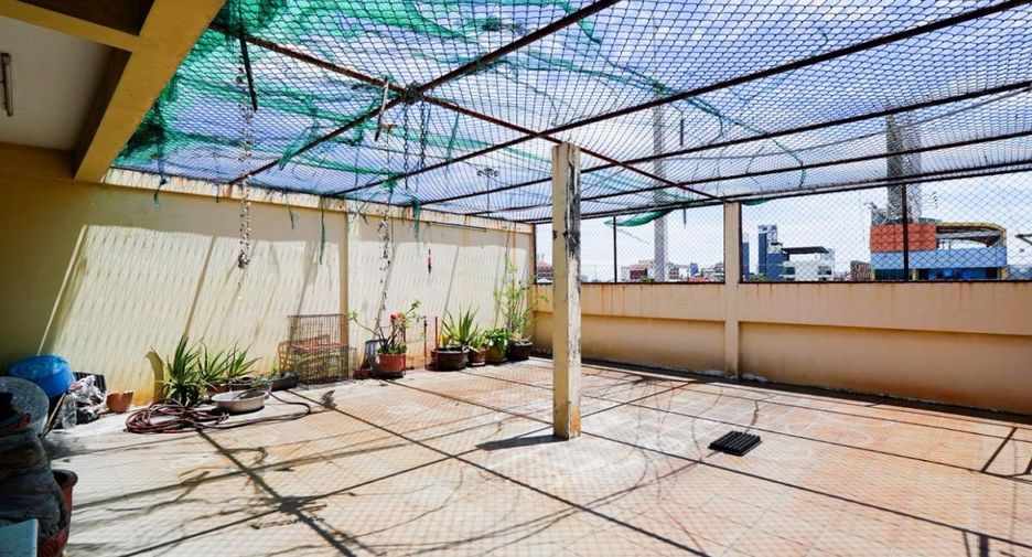 Local comercial en venta de 8 habitaciones en Bang Lamung, Chonburi