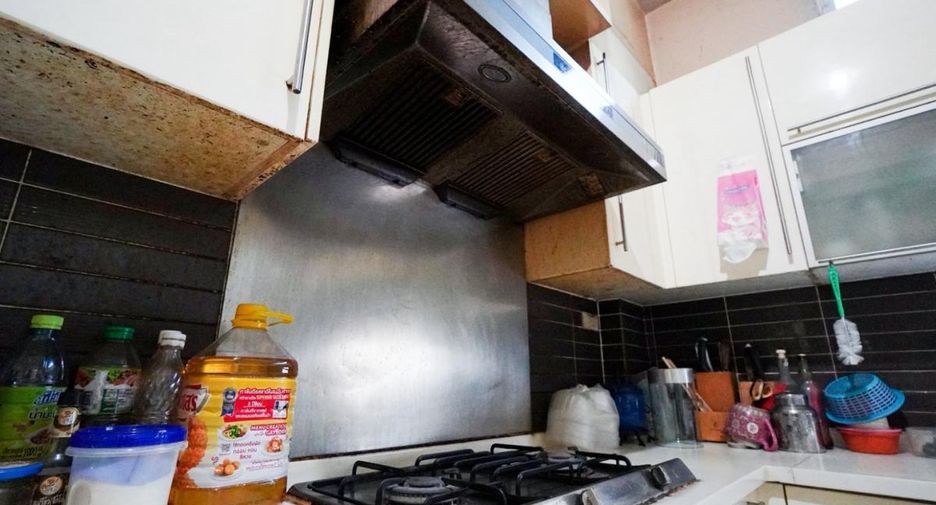 Local comercial en venta de 8 habitaciones en Bang Lamung, Chonburi