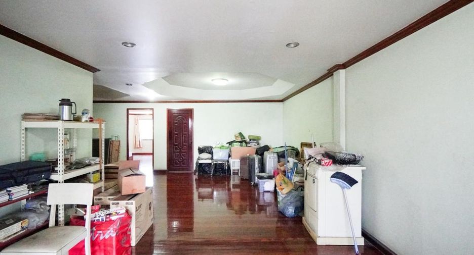 Local comercial en venta de 8 habitaciones en Bang Lamung, Chonburi