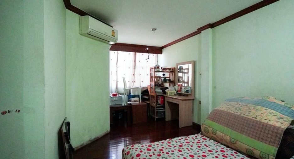 Local comercial en venta de 8 habitaciones en Bang Lamung, Chonburi