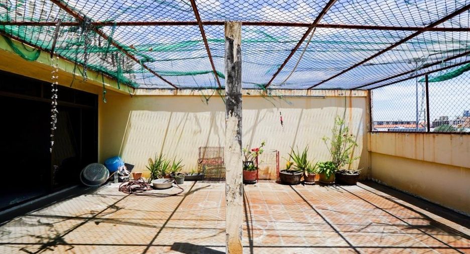 Local comercial en venta de 8 habitaciones en Bang Lamung, Chonburi