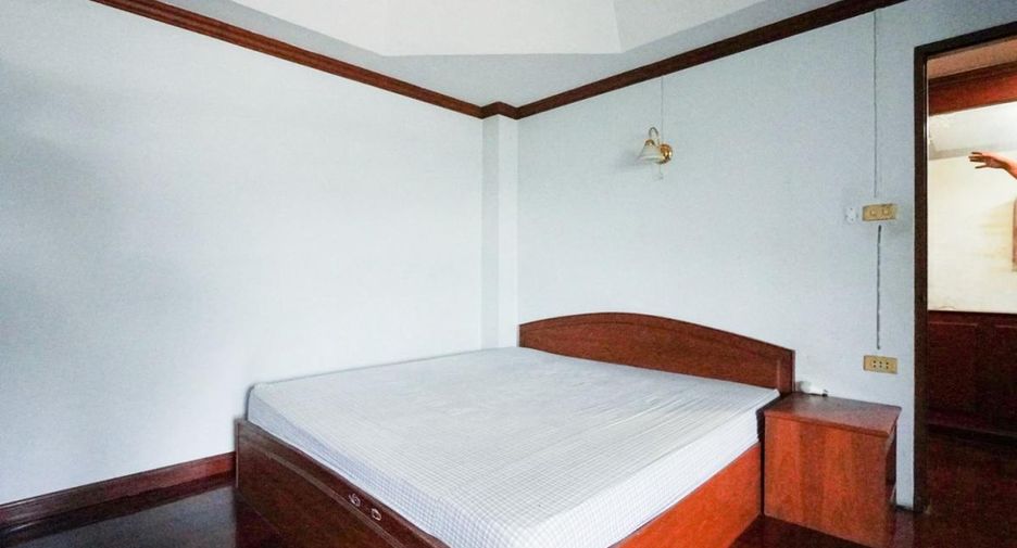 Local comercial en venta de 8 habitaciones en Bang Lamung, Chonburi