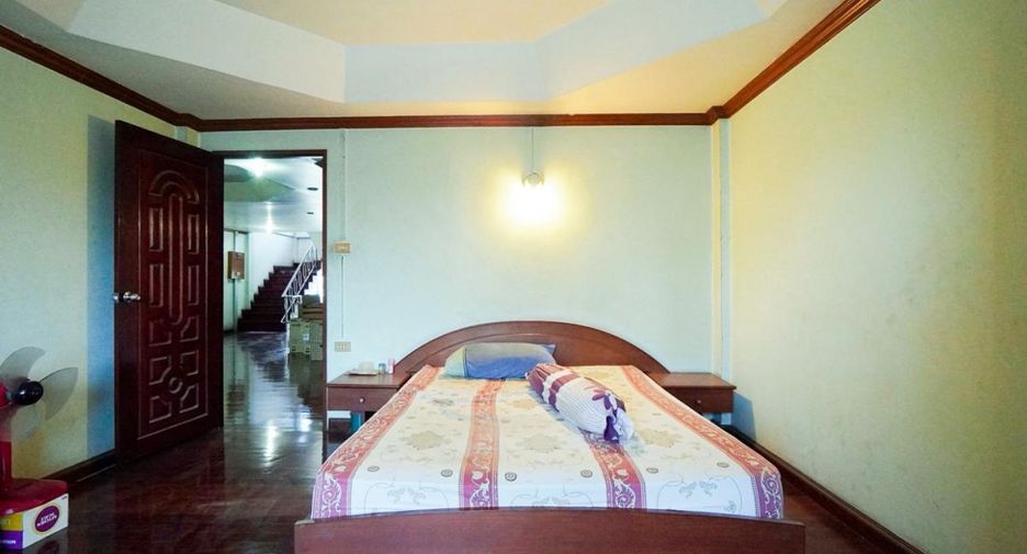 Local comercial en venta de 8 habitaciones en Bang Lamung, Chonburi