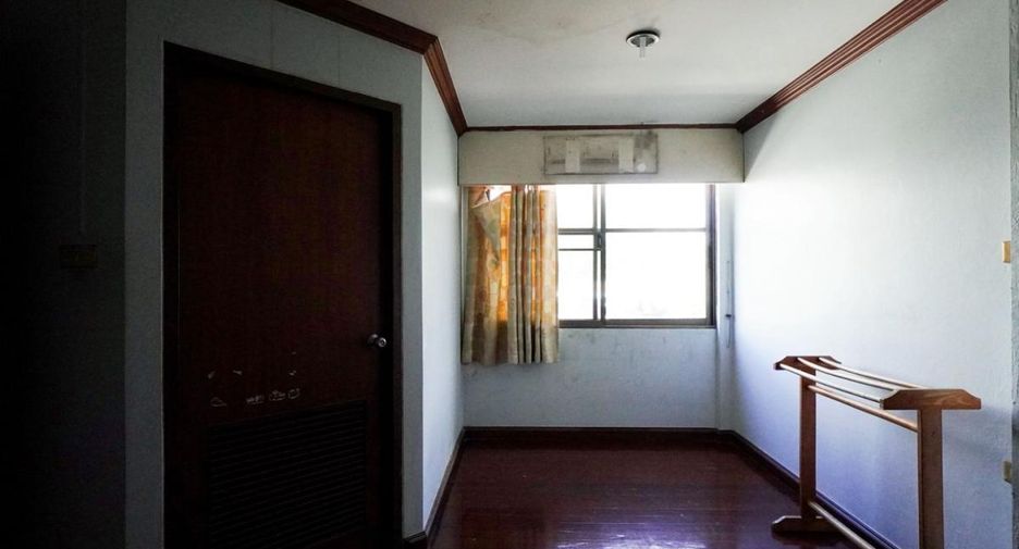 Local comercial en venta de 8 habitaciones en Bang Lamung, Chonburi