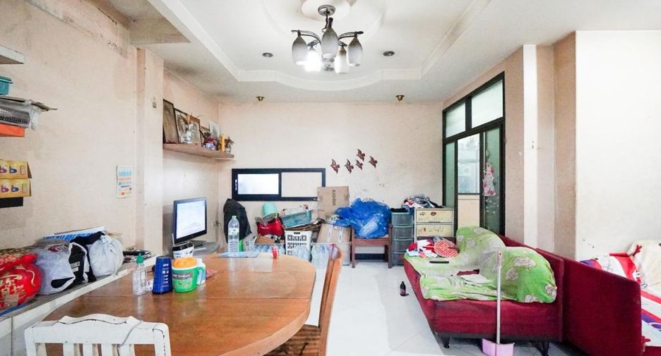 Local comercial en venta de 8 habitaciones en Bang Lamung, Chonburi