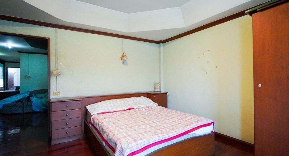 Local comercial en venta de 8 habitaciones en Bang Lamung, Chonburi