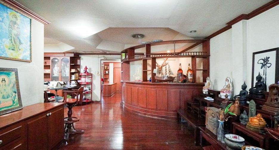 Local comercial en venta de 8 habitaciones en Bang Lamung, Chonburi