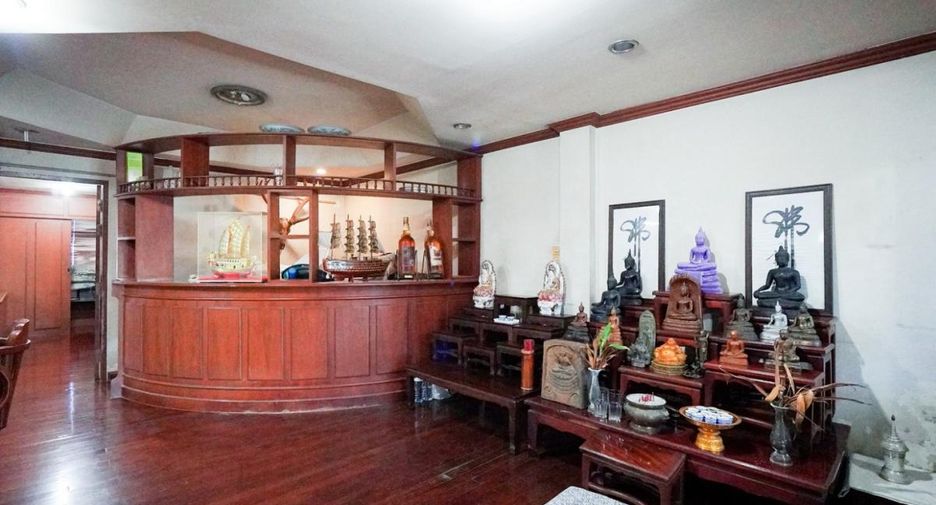 Local comercial en venta de 8 habitaciones en Bang Lamung, Chonburi