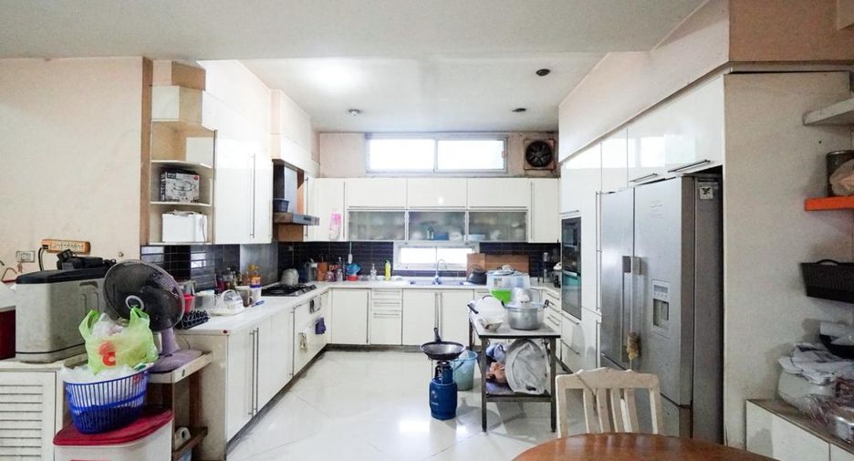 Local comercial en venta de 8 habitaciones en Bang Lamung, Chonburi