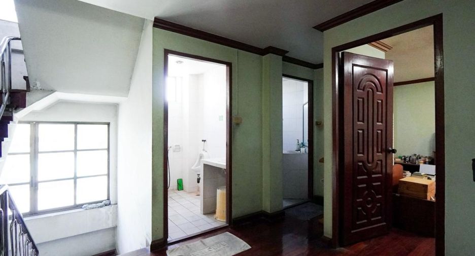 Local comercial en venta de 8 habitaciones en Bang Lamung, Chonburi