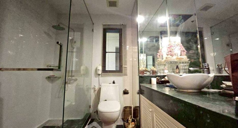 For sale 1 bed condo in Khlong San, Bangkok