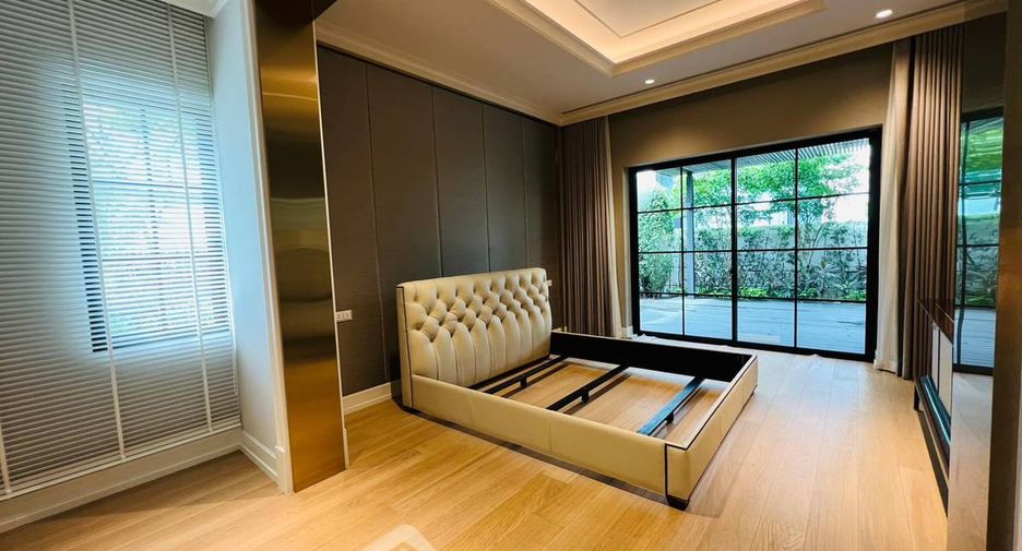 For sale 5 bedrooms house in Suan Luang, Bangkok