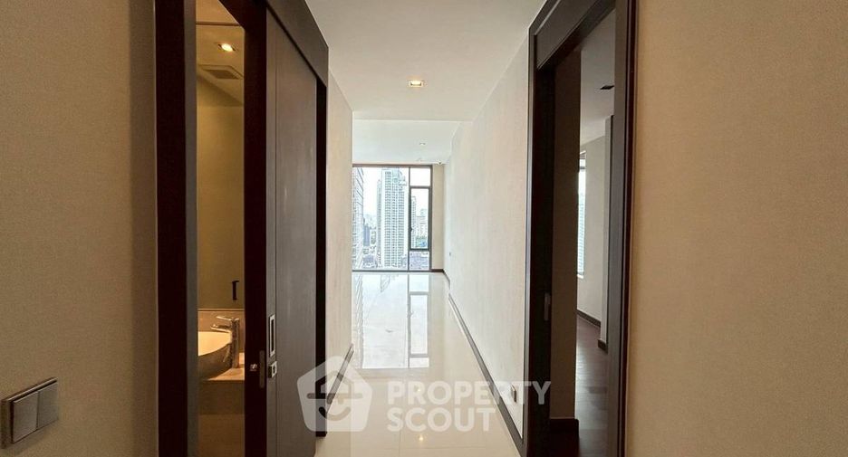 For sale 3 bedrooms condo in Khlong Toei, Bangkok