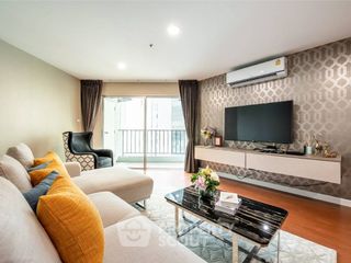 Condo en alquiler y en venta de 3 habitaciones en Huai Khwang, Bangkok
