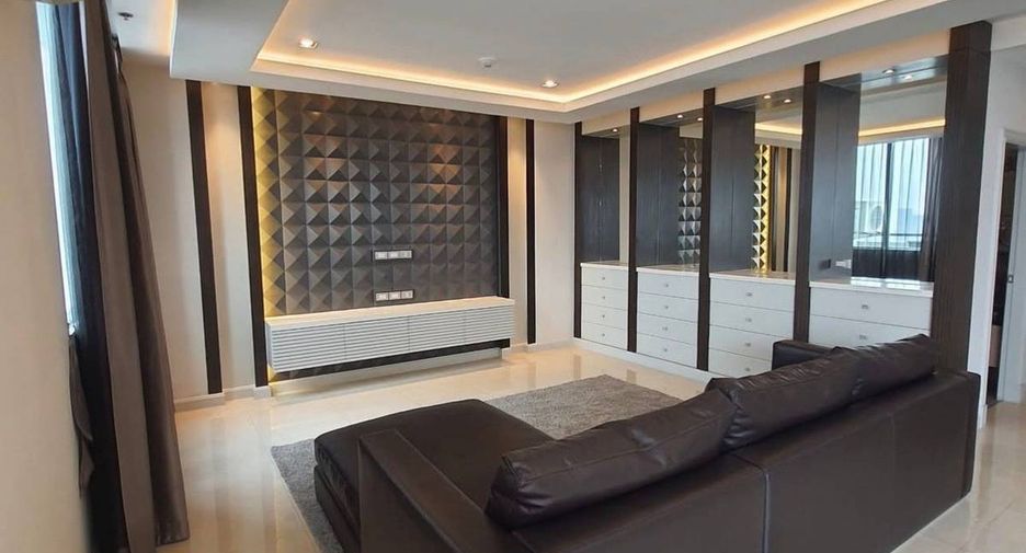 For rent 3 bedrooms condo in Bang Kapi, Bangkok