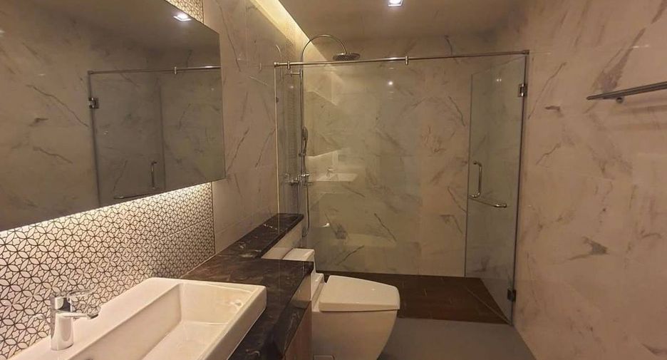 For rent 3 bedrooms condo in Bang Kapi, Bangkok