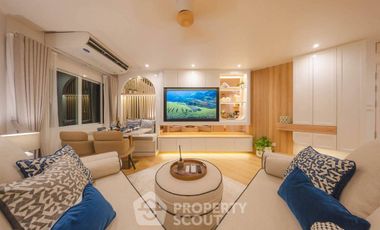 For rent 2 bedrooms condo in Yan Nawa, Bangkok
