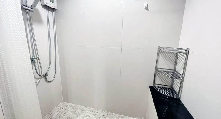 Condo en alquiler de 2 habitaciones en Huai Khwang, Bangkok