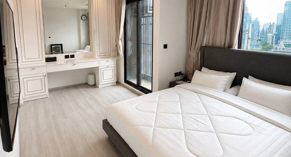 For rent 2 bedrooms condo in Pathum Wan, Bangkok