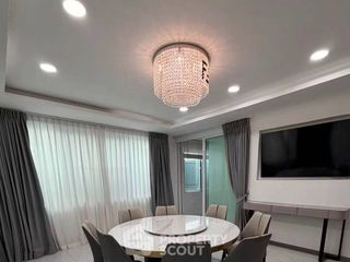 For rent 4 bedrooms townhouse in Wang Thonglang, Bangkok