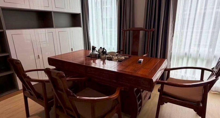 For rent 4 bedrooms townhouse in Wang Thonglang, Bangkok