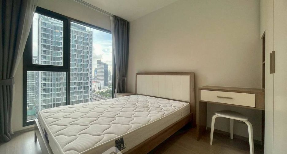 Condo en alquiler de 2 habitaciones en Huai Khwang, Bangkok