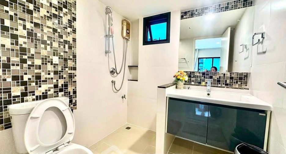 Casa en alquiler de 4 habitaciones en Bang Kapi, Bangkok