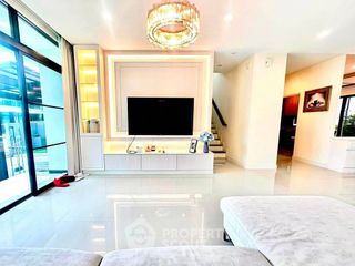 For rent 4 ベッドルーム house in Bang Kapi, Bangkok