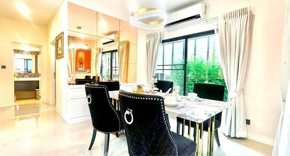 Casa en alquiler de 4 habitaciones en Bang Kapi, Bangkok