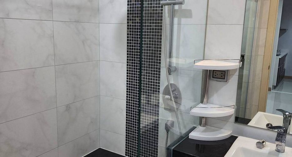 For rent 2 bedrooms condo in Yan Nawa, Bangkok