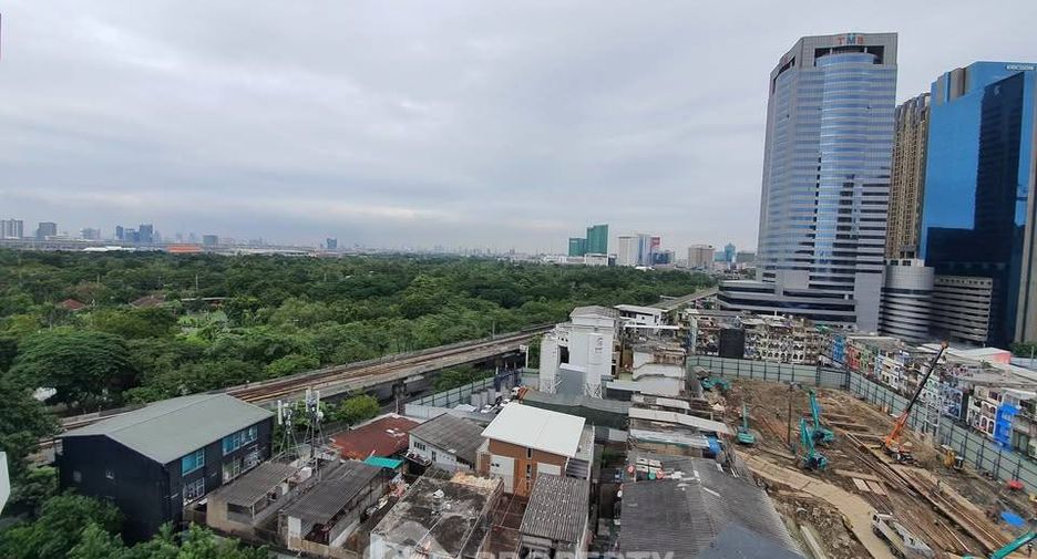 For rent 2 bedrooms condo in Chatuchak, Bangkok
