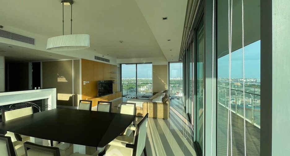 For rent 3 bedrooms condo in Yan Nawa, Bangkok