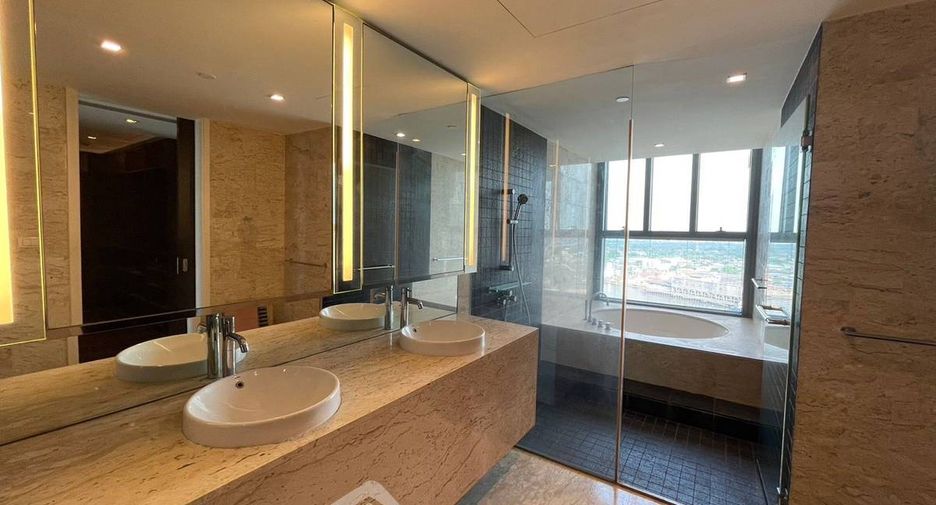 For rent 3 bedrooms condo in Yan Nawa, Bangkok