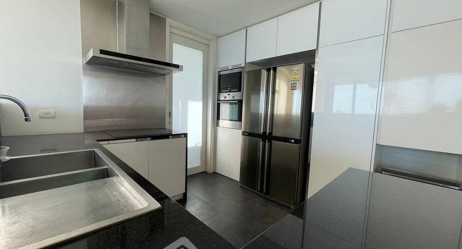 For rent 3 bedrooms condo in Yan Nawa, Bangkok