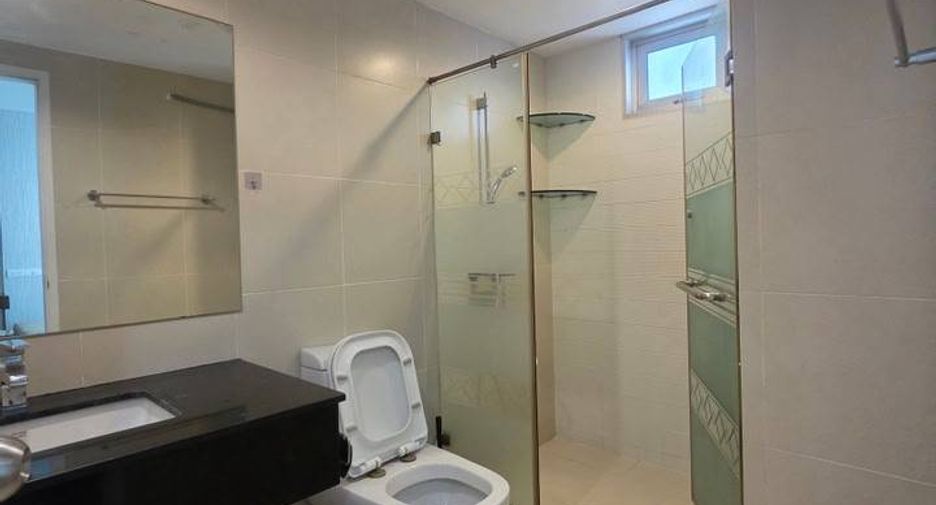 Condo en alquiler de 2 habitaciones en Huai Khwang, Bangkok
