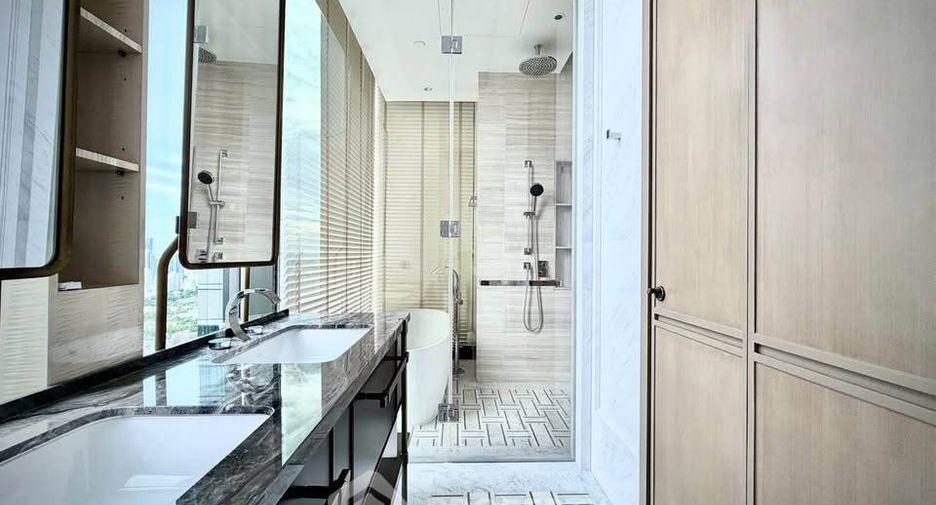 Condo en alquiler de 3 habitaciones en Sathon, Bangkok