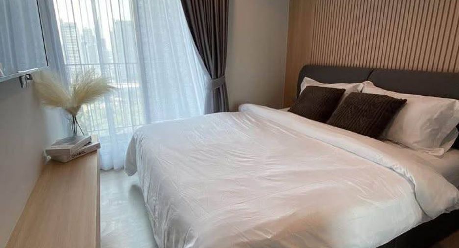 For rent 2 bedrooms condo in Huai Khwang, Bangkok