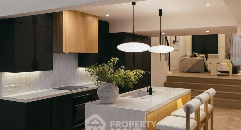 For rent 5 bedrooms townhouse in Khlong Toei, Bangkok