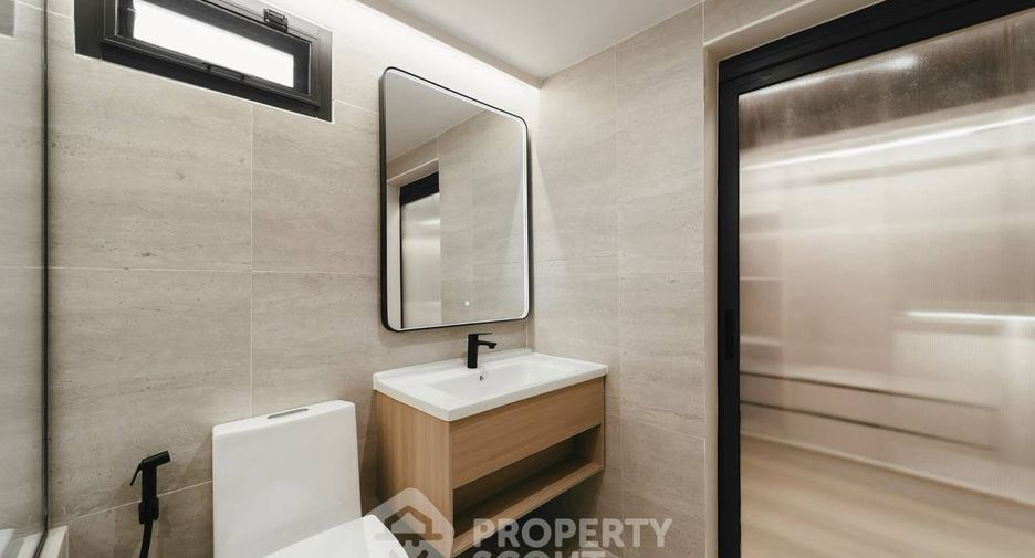 For rent 5 bedrooms townhouse in Khlong Toei, Bangkok