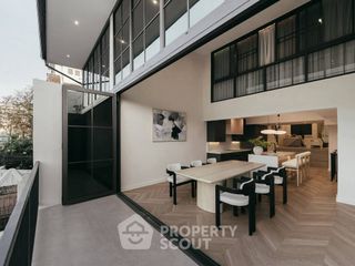 For rent 5 bedrooms townhouse in Khlong Toei, Bangkok