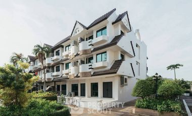 For rent 5 bedrooms townhouse in Khlong Toei, Bangkok