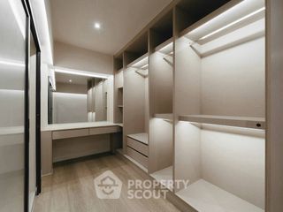 For rent 5 bedrooms townhouse in Khlong Toei, Bangkok