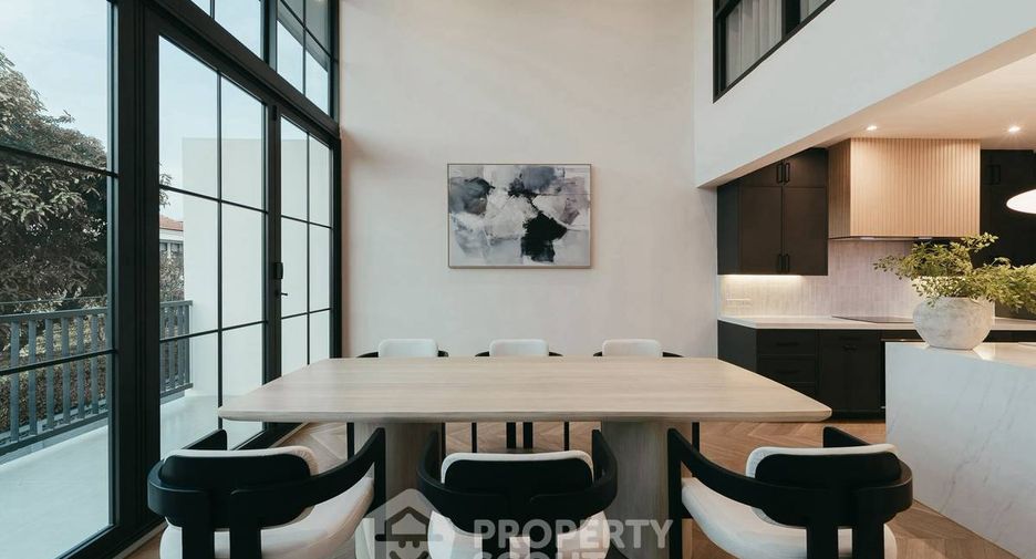 For rent 5 bedrooms townhouse in Khlong Toei, Bangkok