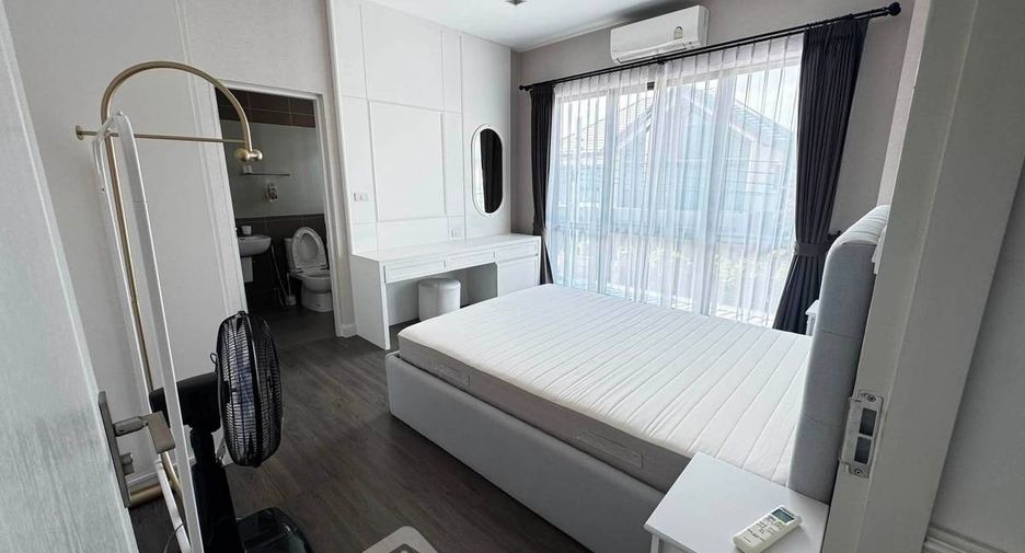 For rent 4 bedrooms house in Saphan Sung, Bangkok