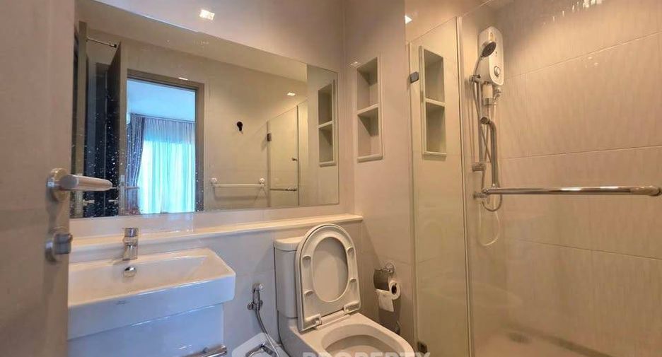 For rent 2 bedrooms condo in Huai Khwang, Bangkok