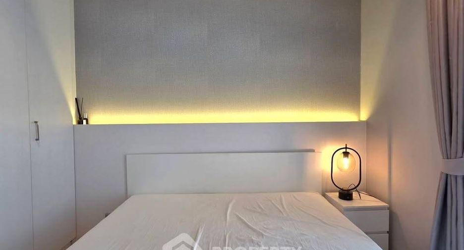 For rent 2 bedrooms condo in Huai Khwang, Bangkok