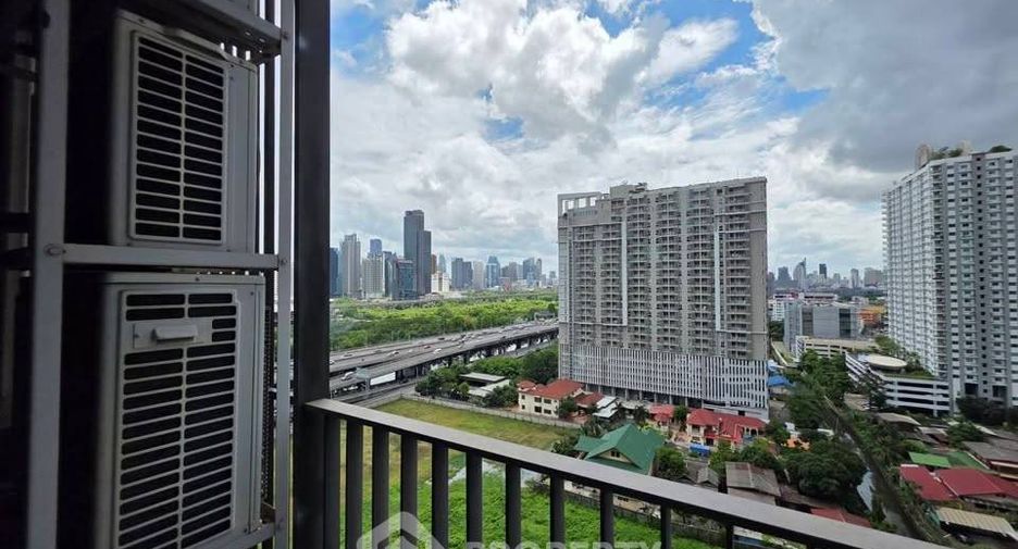 For rent 2 bedrooms condo in Huai Khwang, Bangkok